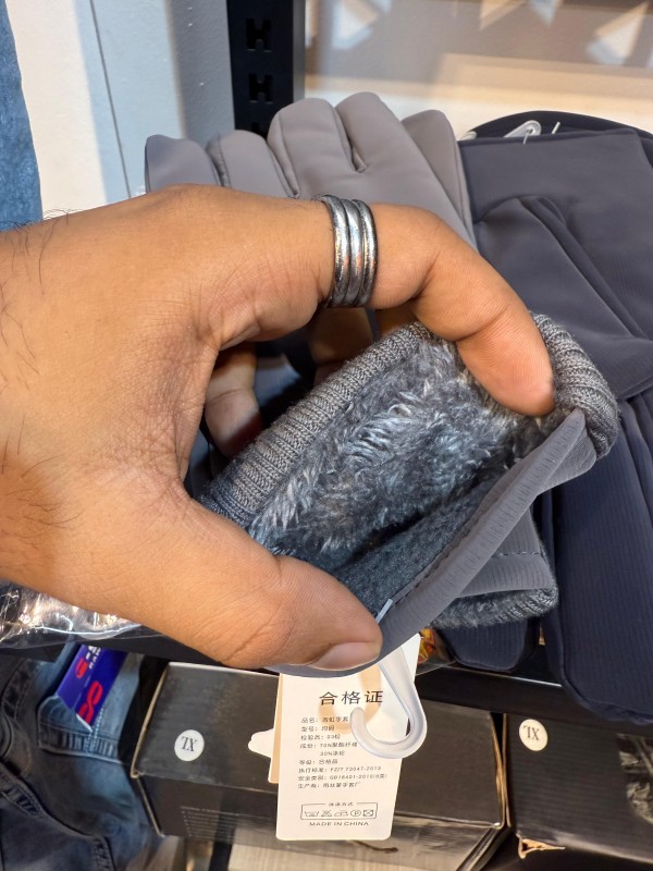 IR Minus snow prove Gloves. Inside Serpa& Mobile Touch Screen Working
